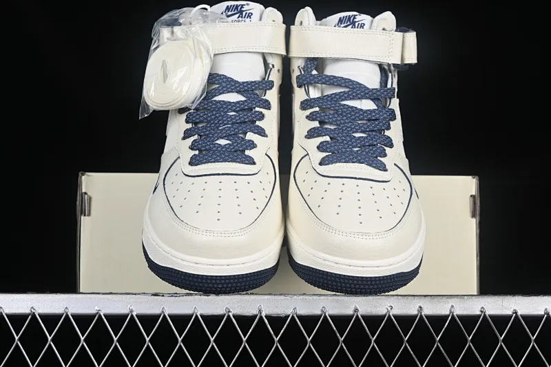 All categories Nk Air Force 1 Air Force series Nk Air Force 1 Mid Air Force mid-top Nk Air Force 1'07 Mid dark blue pearlescent small hook Air Force One mid-top casual sneakers SG2356-801